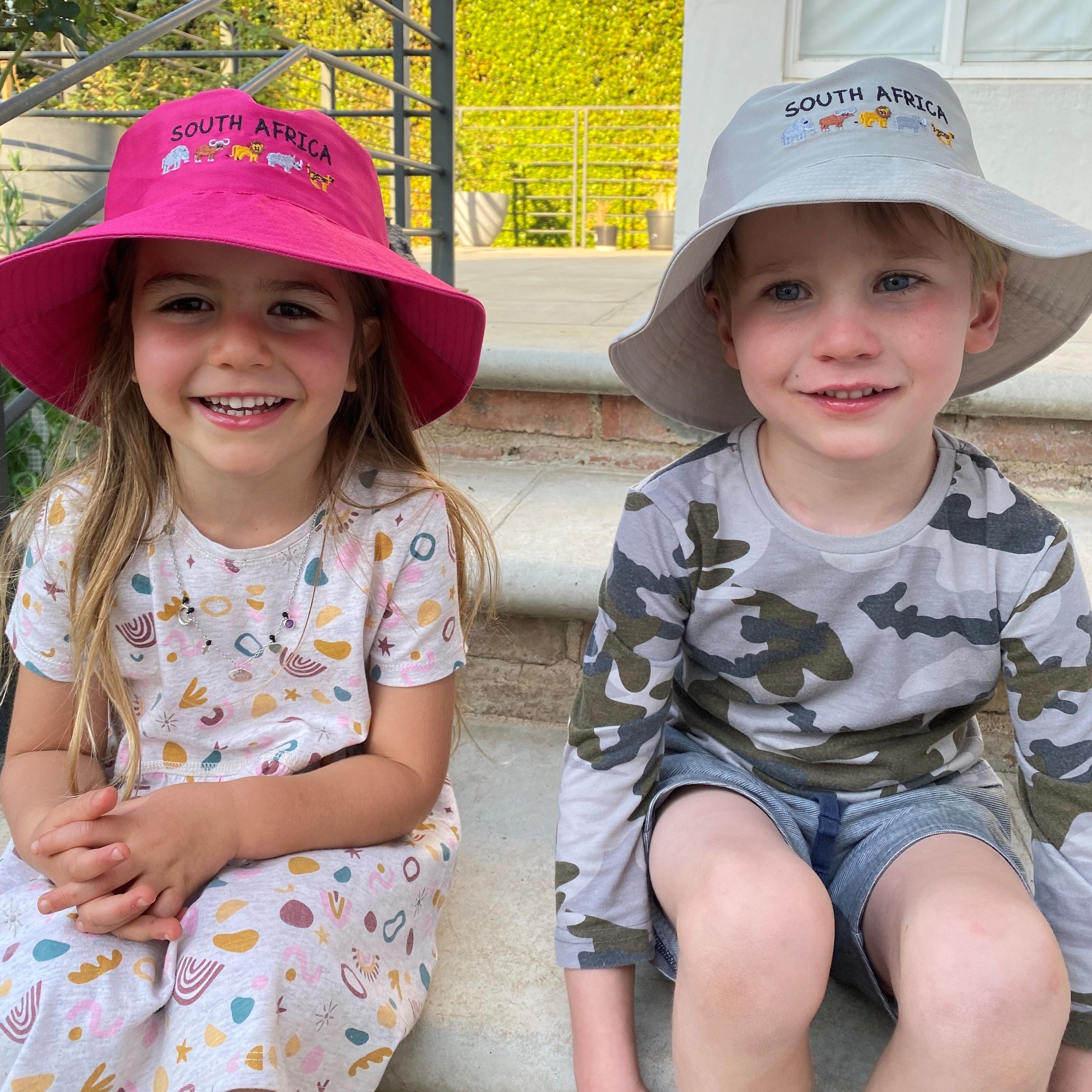 Kids Pink South Africa Big five 5 animals Bucket Hat. Extra wide brim for sun protection. UPF50+ Adjustable strap.